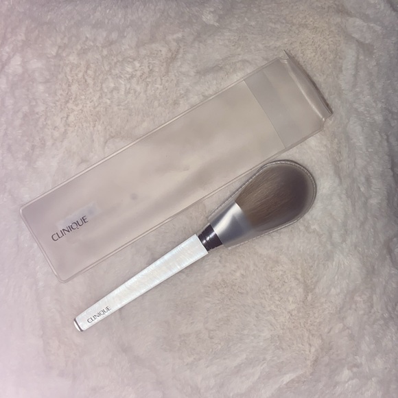 🆕 Clinique Powder Brush - Picture 3 of 3
